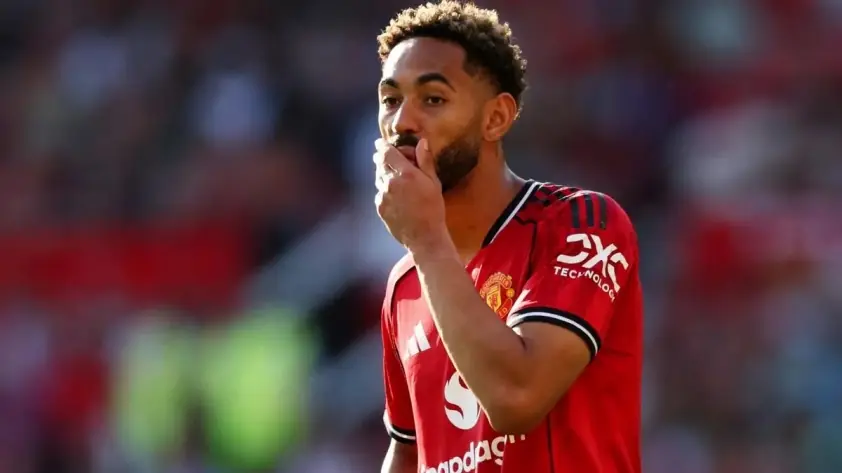 “MU thay Zirkzee sau hiệp một trận gặp Wolves: Lý do gì?”