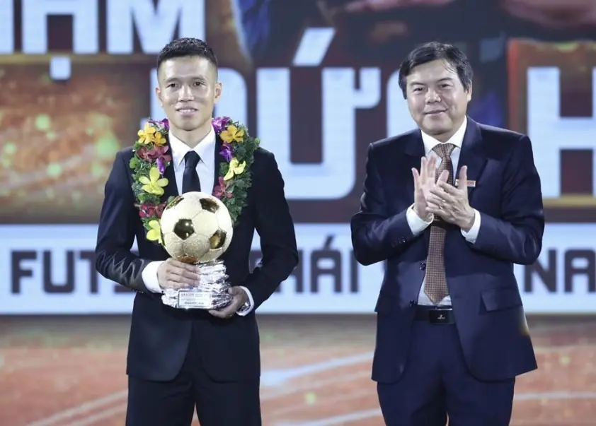 Đội trưởng tuyển Việt Nam chính thức tuyên bố giải nghệ