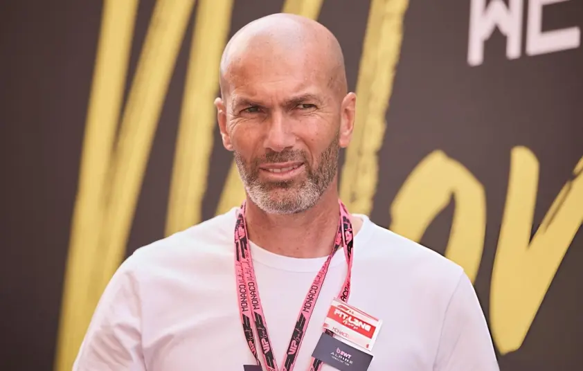 “HLV Zidane mở lòng với hai đội bóng vĩ đại châu Âu bên cạnh Real”