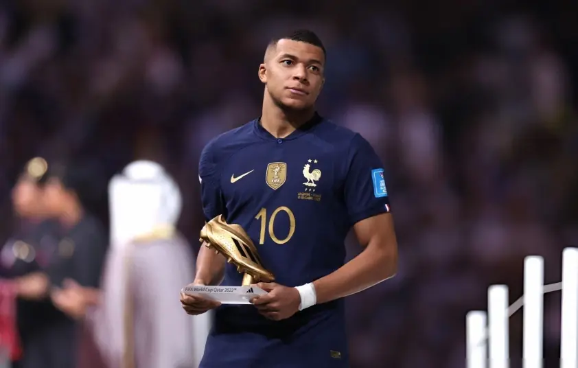 “Cảnh sát Pháp sa thải vì vụ Mbappe”