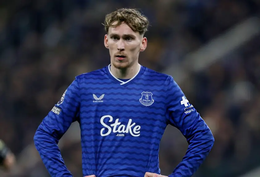 Chuyển nhượng MU 28/12: Mời lại siêu tiền vệ, Sir Jim tăng cường tấn công