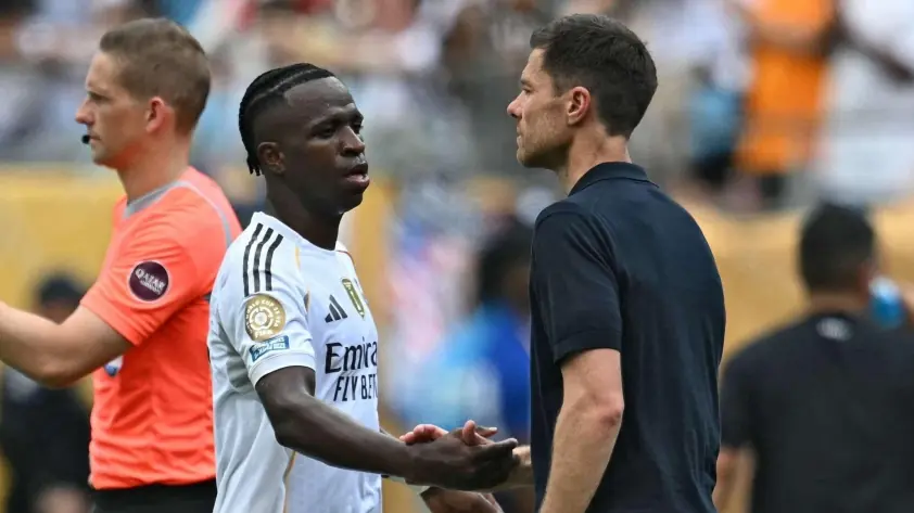 Xabi Alonso chịu áp lực từ mọi phía trong sự nghiệp huấn luyện