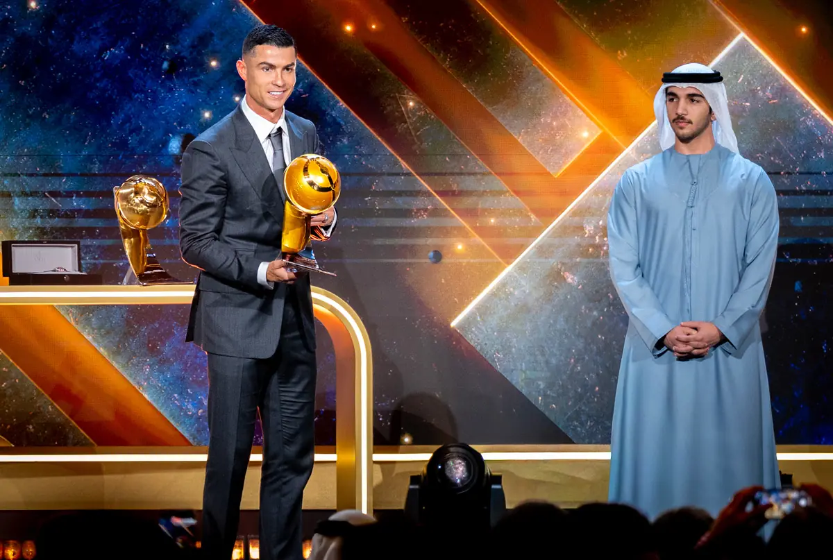 Ronaldo vượt Messi, lập kỳ tích chưa từng có trong lịch sử bóng đá