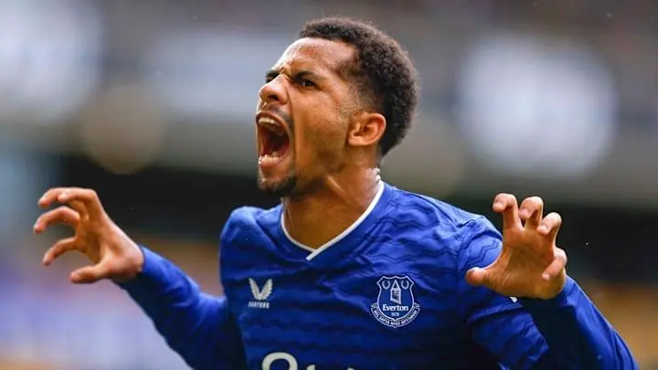 Chuyển nhượng MU 30/1: Dalot ra đi, Maguire gia hạn hợp đồng?