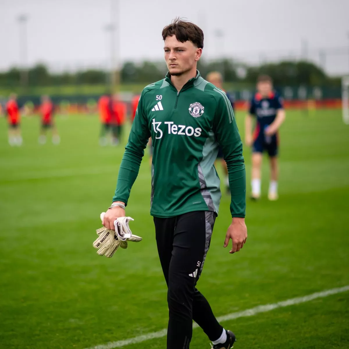 Carrick lên nắm quyền, MU gọi ngay sao trẻ 19 trở về đội hình