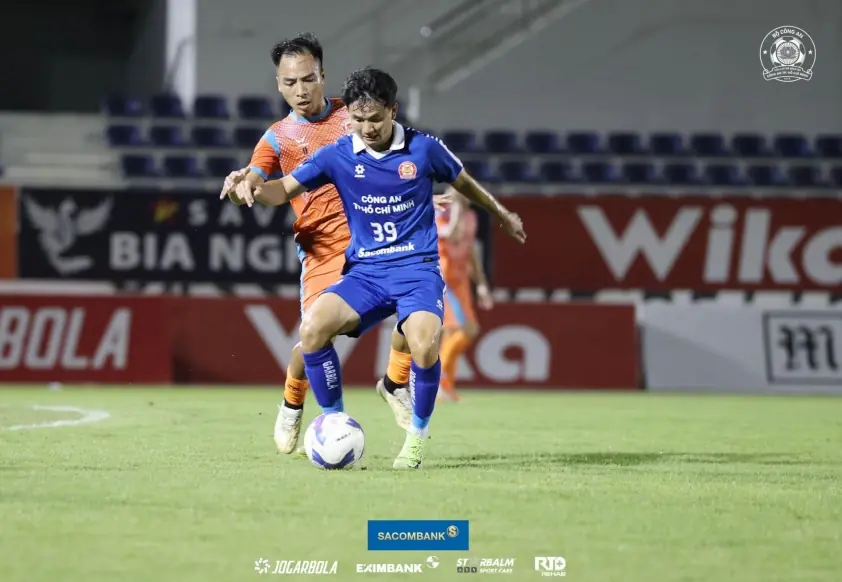 Việt kiều hiếm có chưa ra sân, CA TP HCM vẫn thắng 3-0 dễ dàng