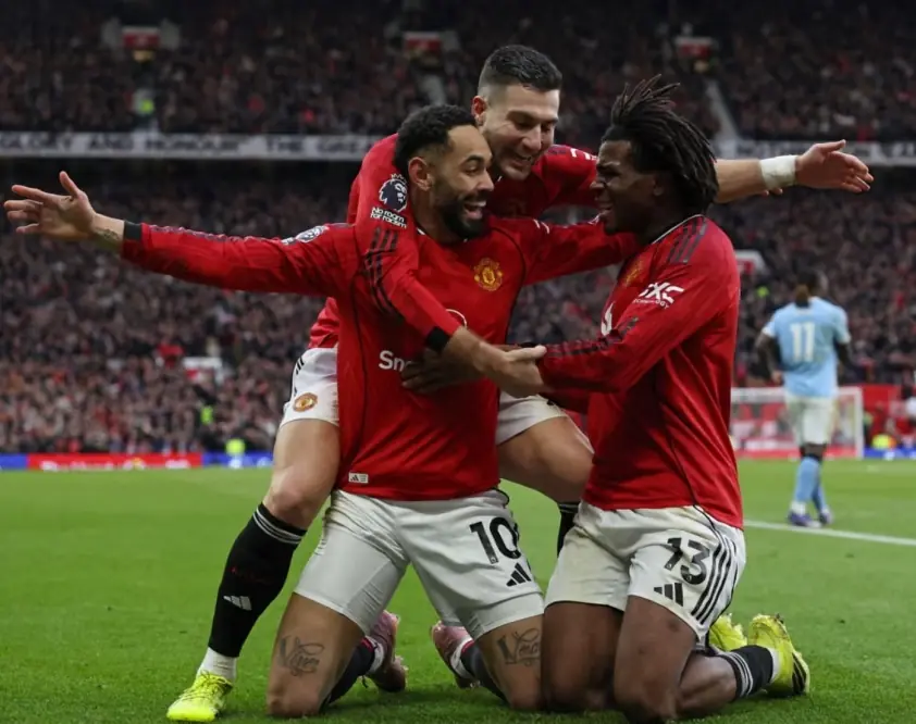 Hàng công bùng nổ, MU đè bẹp Man City tại Old Trafford