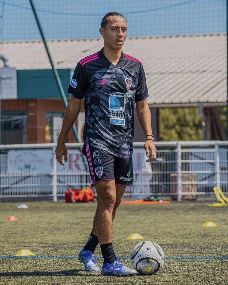 Tiền đạo Việt kiều Pháp sẵn sàng ra mắt tại Việt Nam