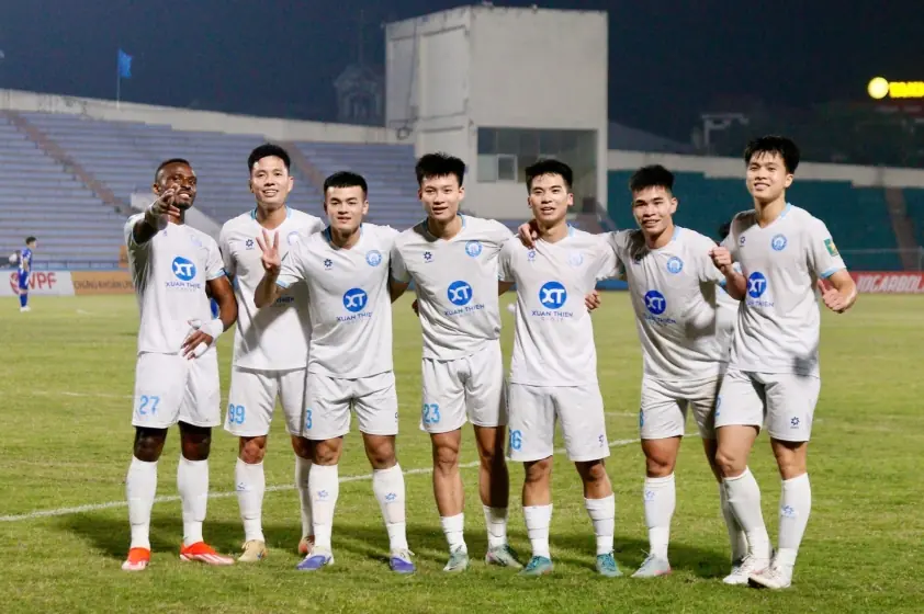 ‘Siêu nhân’ bóng đá Việt Nam lập tức nổ súng cho đội mới