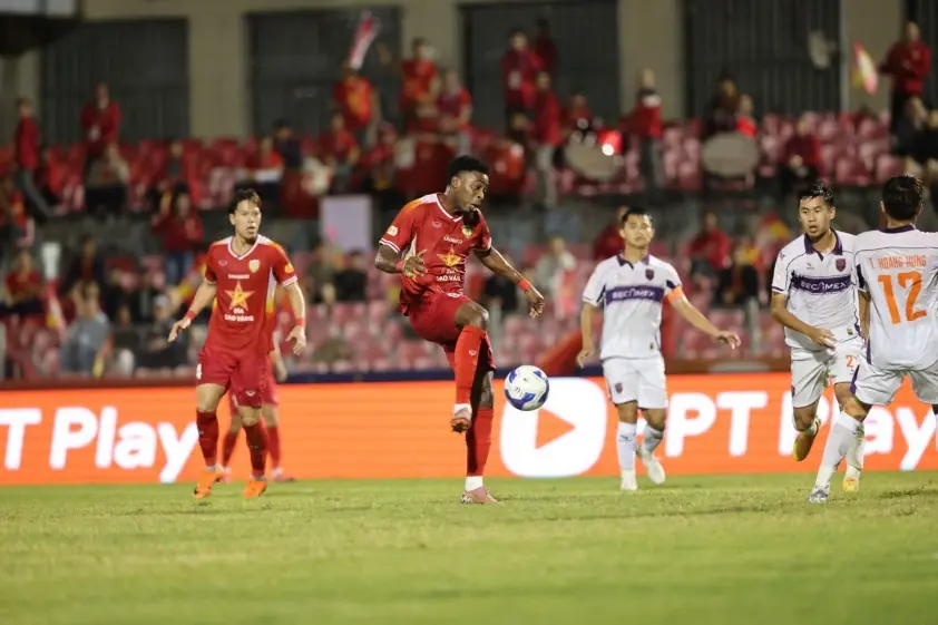 U23 Việt Nam: Việt kiều dính chấn thương ngay ngày V-League tái xuất