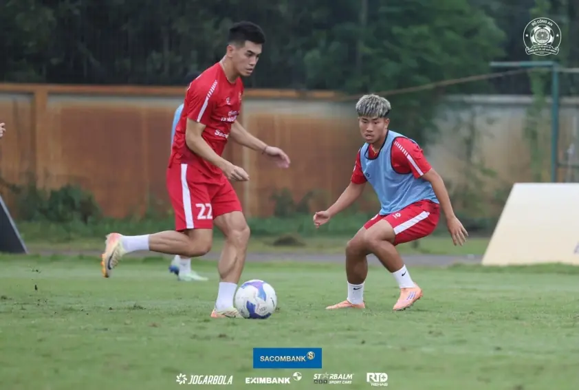 “Việt kiều hiếm hoi gây sốt trong buổi tập đầu tiên tại Việt Nam”