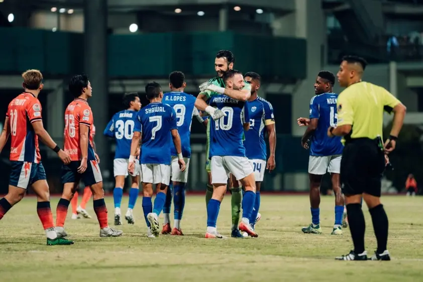 HLV Singapore thừa nhận thách thức khi đối đầu CLB Nam Định