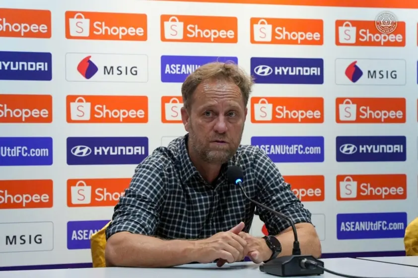 “HLV Polking kêu gọi CAHN cần làm gì sau trận thua Selangor 0-2?”