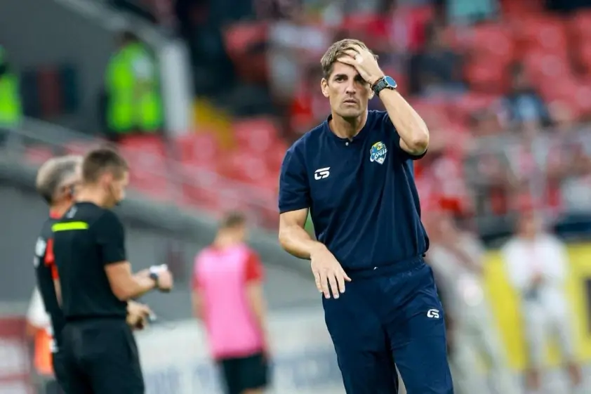 “HLV châu Âu yêu cầu cầu thủ thức 28 giờ, theo chỉ dẫn của ChatGPT”