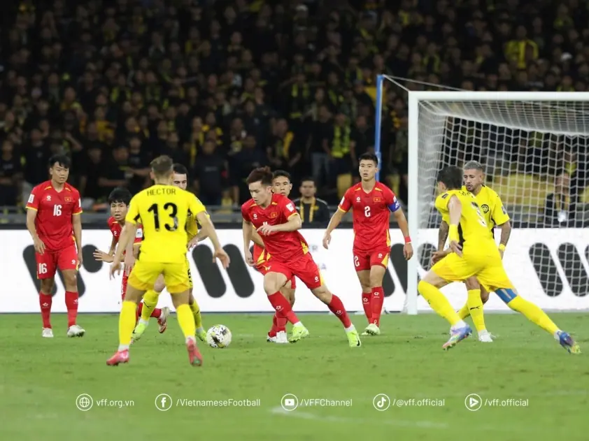 FIFA hoãn án 7 cầu thủ Malaysia, trận Việt Nam thêm hấp dẫn!