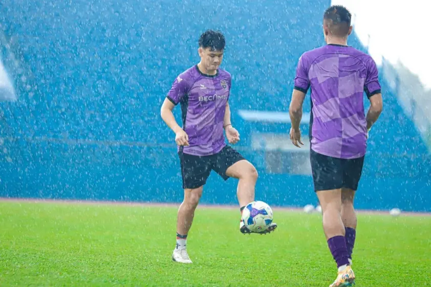 HLV Kim Sang Sik vui mừng nhận tin vui từ ‘cỗ máy tạt bóng’ ĐT Việt Nam