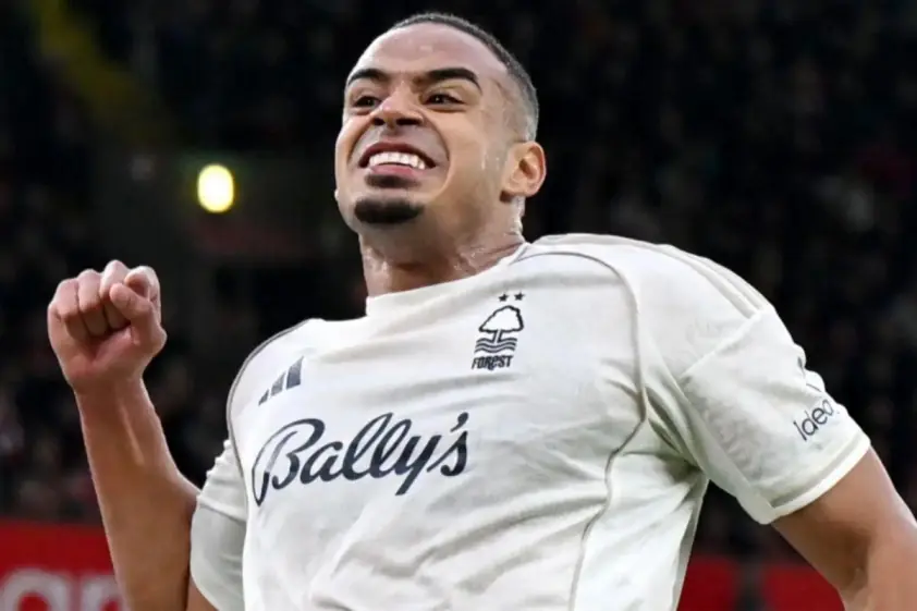 MU chia tay công thần 7 năm, nhắm ‘quái thú’ Brazil làm tân binh