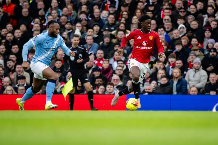 Liverpool huyền thoại tiết lộ cách Michael Carrick “hủy diệt” Man City