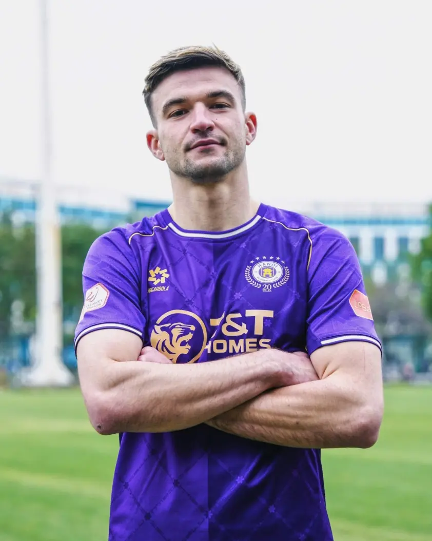 Tiền đạo người Anh chính thức đầu quân cho V-League