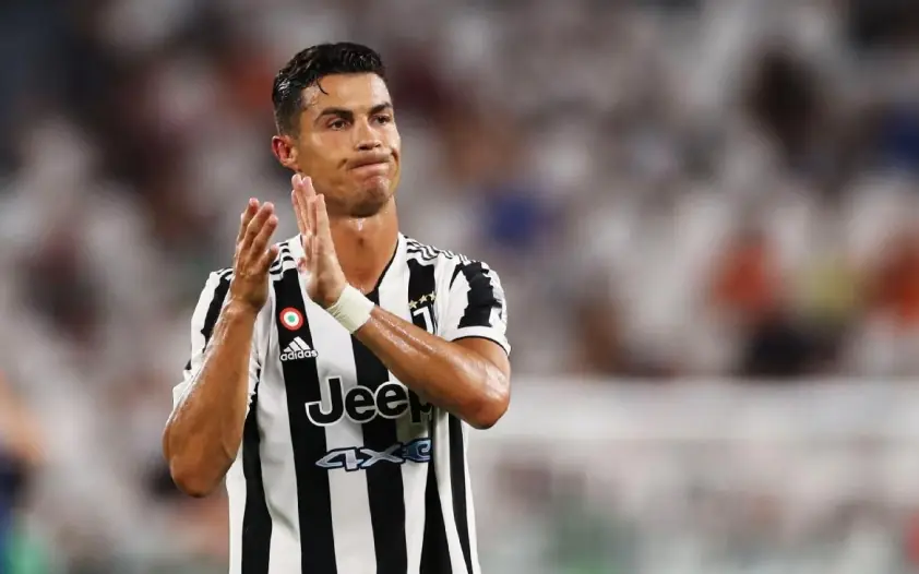 Cristiano Ronaldo vượt qua Juventus trong màn so tài kịch tính