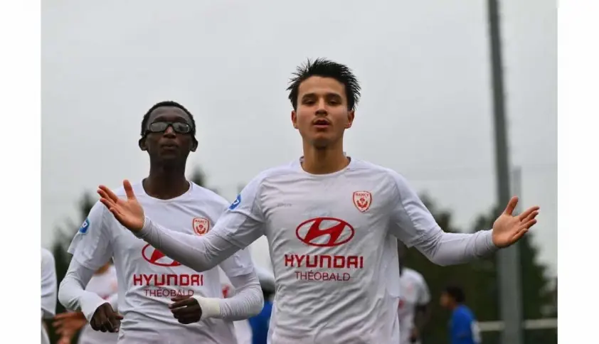 NÓNG: Trung phong Việt kiều Pháp 2K8 hoàn tất hồ sơ nhập tịch Việt Nam