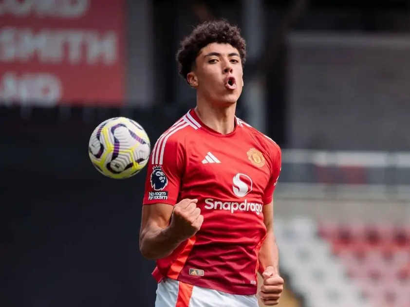 MU chính thức ký hợp đồng với tiền đạo ghi 3 bàn