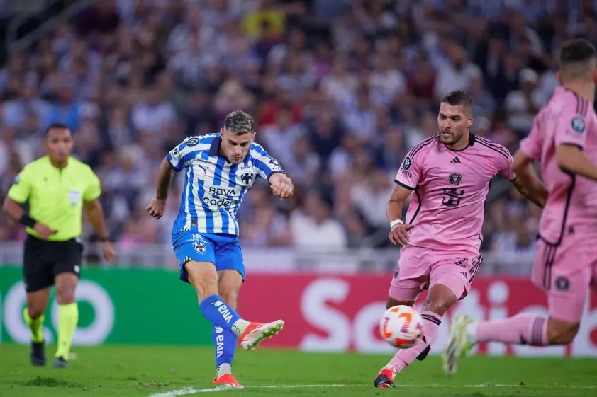 Messi chính thức đồng hành cùng ‘cỗ máy’ ghi 66 bàn thắng