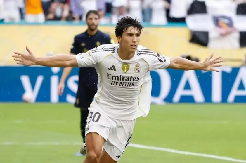 Sergio Ramos mua 3 sao Real Madrid sau khi tiếp quản CLB vĩ đại