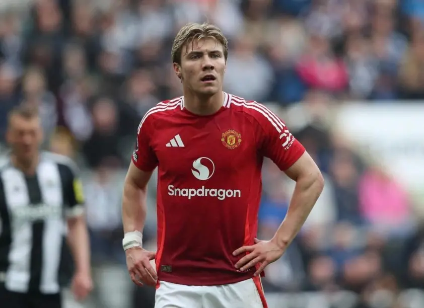 MU chịu tổn thất lớn từ thương vụ bán cầu thủ đầu tiên