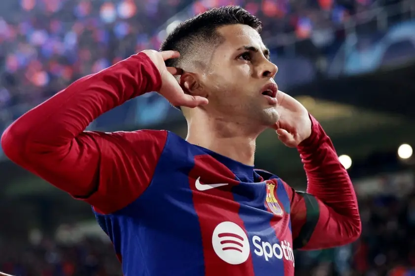 Barca chính thức chiêu mộ tân binh và trao áo Messi cho cầu thủ mới