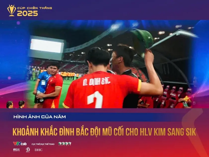 HLV Kim Sang Sik và U22 Việt Nam cùng nhận nhiều giải thưởng quý giá