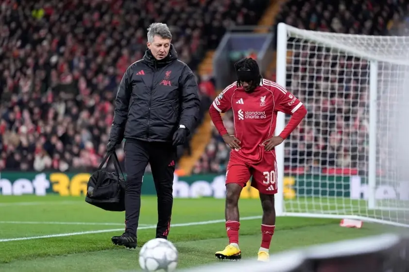 Liverpool gặp khó khăn sau khi tiến sâu ở Champions League