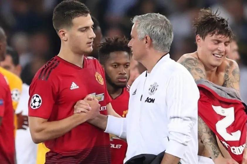 MU thay tướng 7 lần, chỉ còn 2 cầu thủ trụ lại!