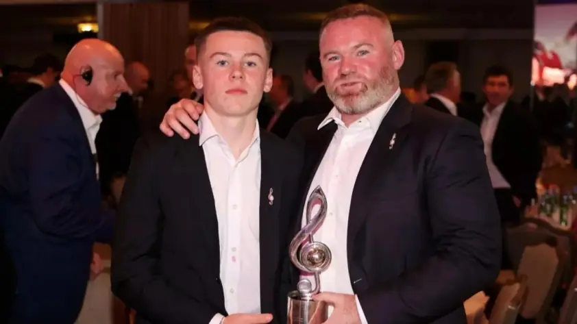 MU gây bất ngờ khi cấm con trai Rooney tham gia học viện bóng đá