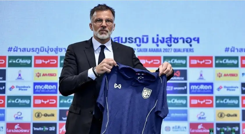 HLV Thái Lan bất ngờ đề cập ĐT Việt Nam trong AFF Cup 2026