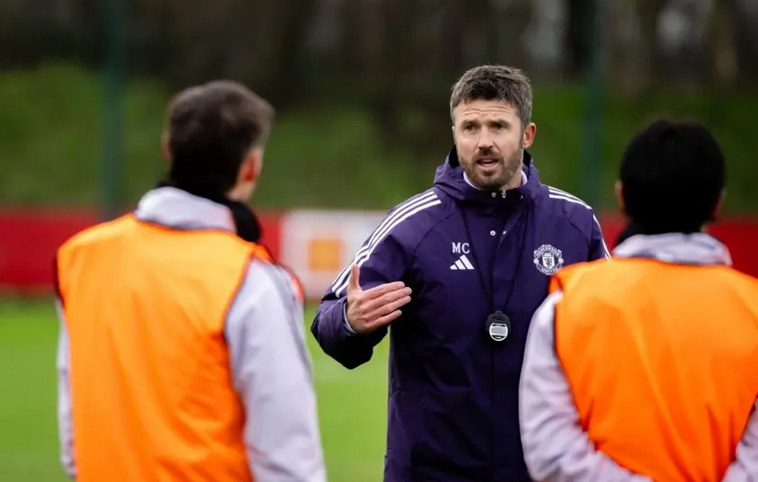 Carrick nhận ‘cú hích’ lớn ở MU trước trận đại chiến Man City