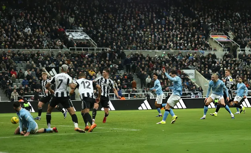 Tân binh ghi bàn, Man City tiến gần tới chung kết Carabao Cup