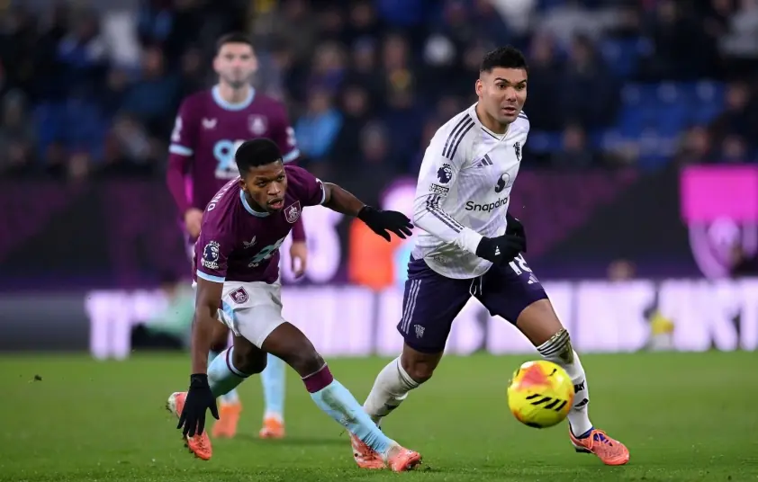 MU quyết chiêu mộ tiền vệ xuất sắc của Barca sau khi chia tay Casemiro