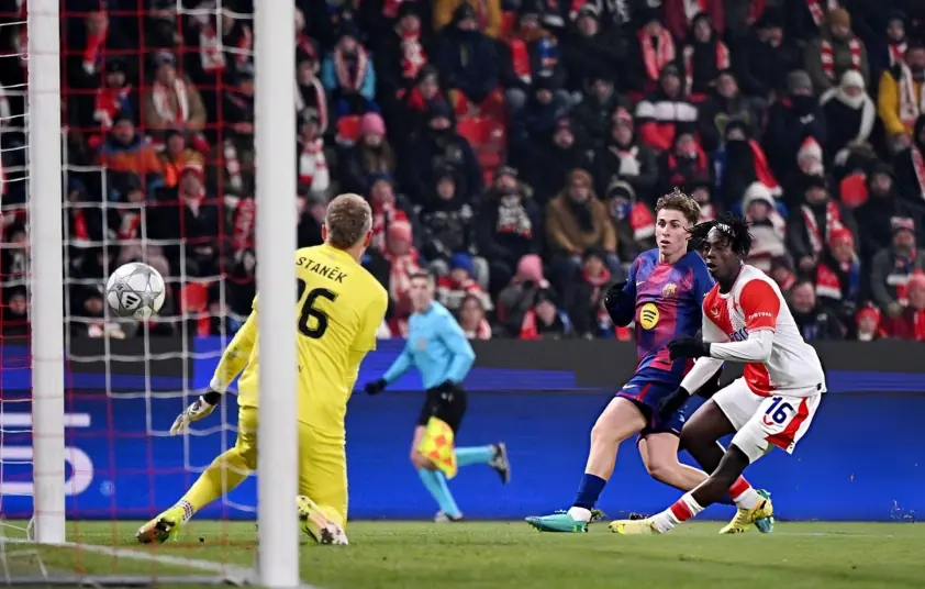 Barca lội ngược dòng đánh bại Slavia Prague ở Champions League
