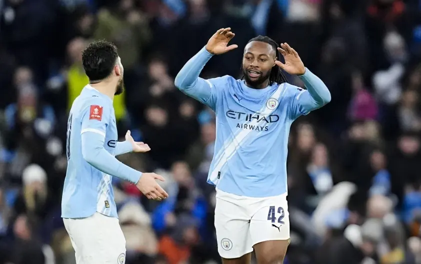 “Semenyo lập cú đúp, Man City đại thắng 10-1 trước đội hạng 3”