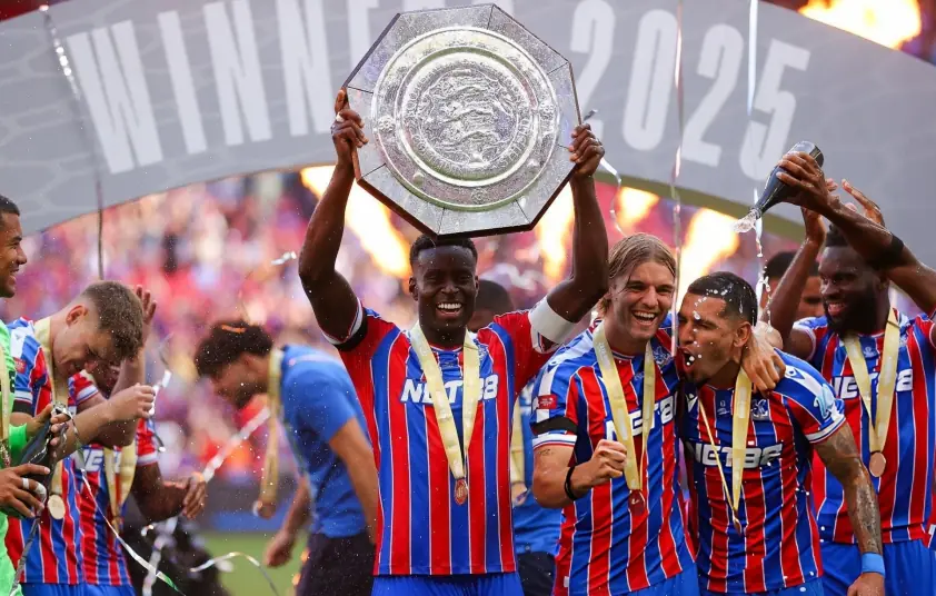 Man City chính thức chiêu mộ “quái vật” phòng ngự thành công