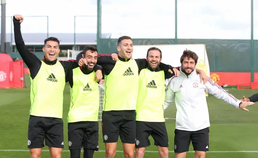 MU chính thức chia tay “lão tướng” gắn bó 18 năm