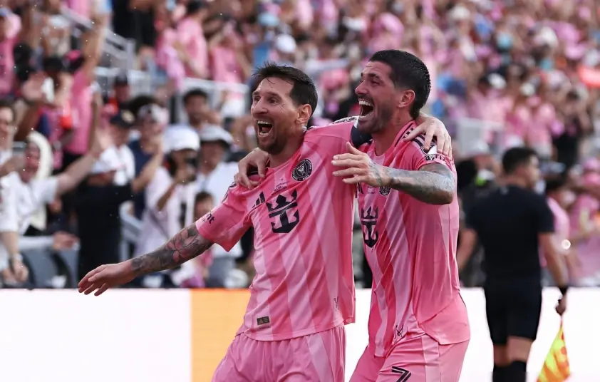 Inter Miami tìm người thay thế Sergio Busquets cho Messi