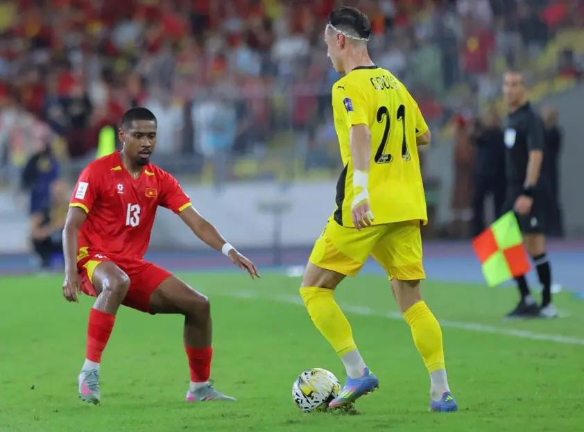 “Hậu vệ Việt kiều ĐT Việt Nam trở về Pháp sau khi thi đấu”