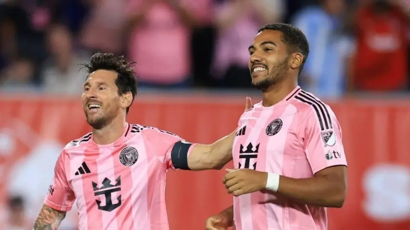 Chuyển nhượng 8/1: Neymar định hướng tương lai; Real bán siêu trung vệ