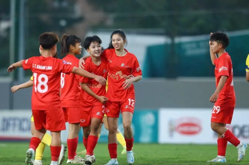 Phong Phú Hà Nam có 3 bàn thắng trong trận khai mạc U19 nữ QG