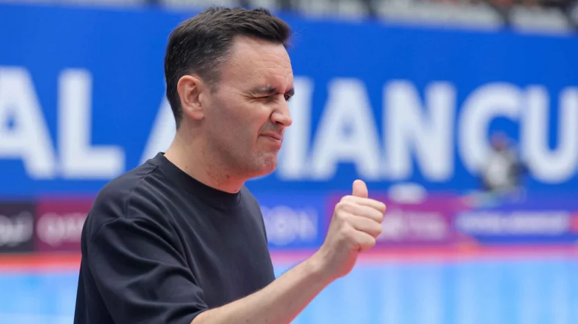 HLV ĐT Indonesia bùng nổ cảm xúc sau trận thắng 5-3 trước Nhật Bản