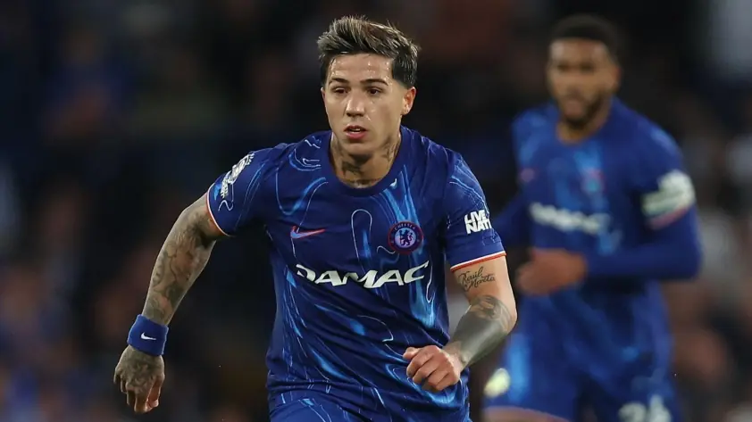 Tin chuyển nhượng 6/2: MU săn trung vệ mới, rộ tin Ronaldo trở lại