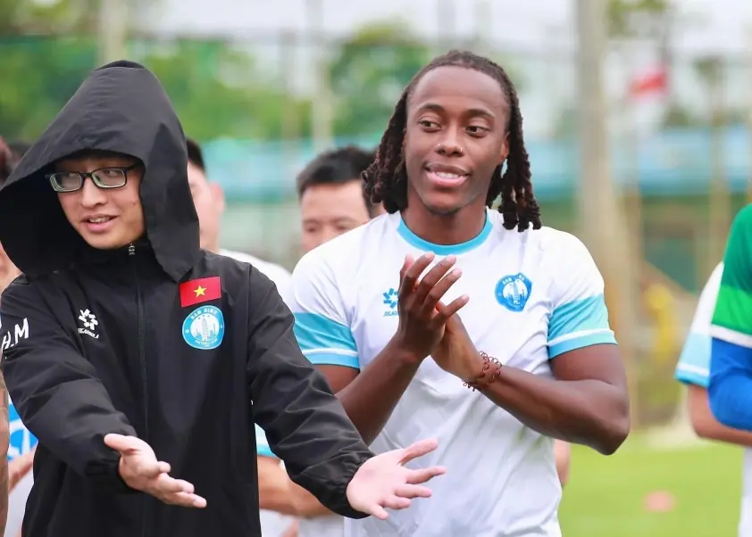 Cầu thủ từng chạm trán Mbappe chính thức ra mắt tại V-League