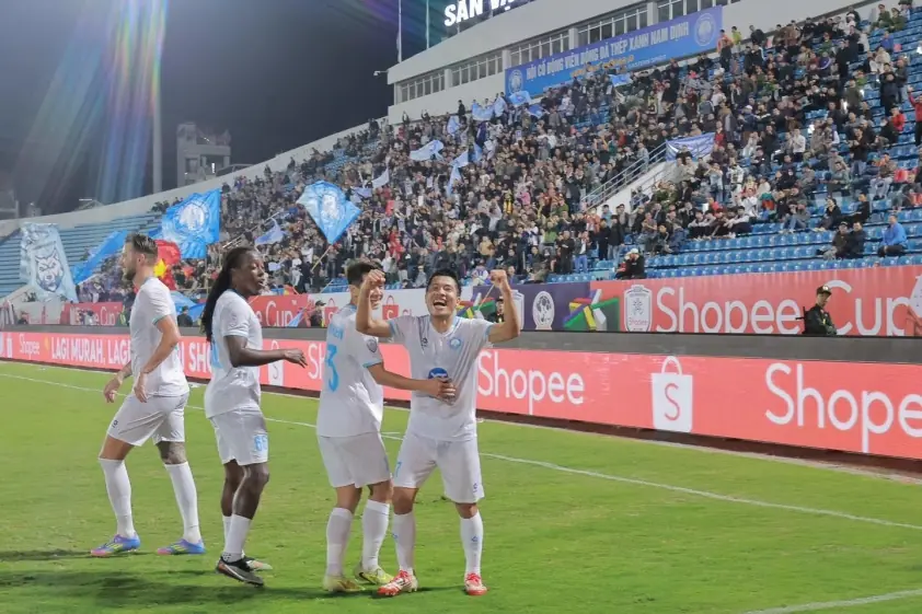 “CĐV Đông Nam Á phấn khích khi Nam Định vào bán kết Shopee Cup”